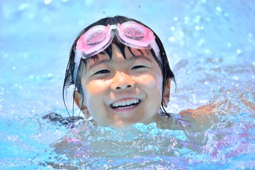 Girls,Playing,In,The,Swimming,Pool Girls,Playing,In,The,Swimming,Pool